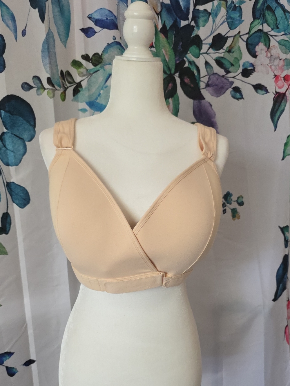 Nude Wireless Front-Closure Comfort Bra